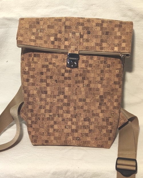 Abbildung: Rolltop Rucksack klein Quadrat  &ndash; Ansicht 1